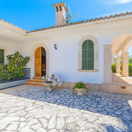 Villa Anecs *
